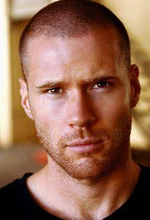 Оливер Тревена